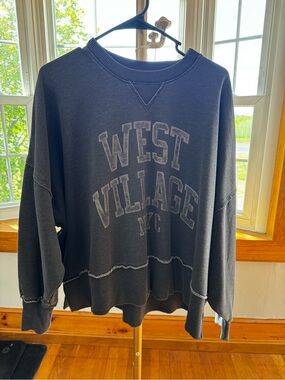 American Eagle Outfitters Big Hig Black West Village NYC Oversized Crewneck